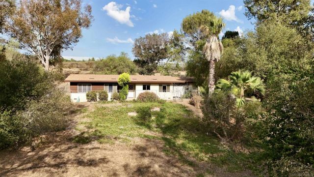 916 Country Club, Escondido, CA 92029