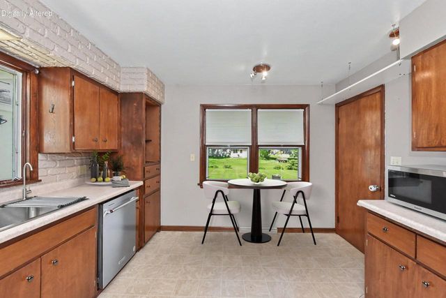 3633 158th STREET, New Berlin, WI 53151