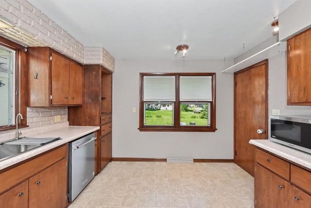 3633 158th STREET, New Berlin, WI 53151