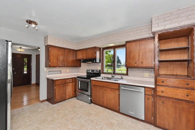 3633 158th STREET, New Berlin, WI 53151