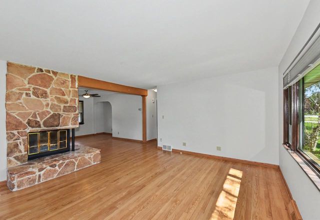 3633 158th STREET, New Berlin, WI 53151