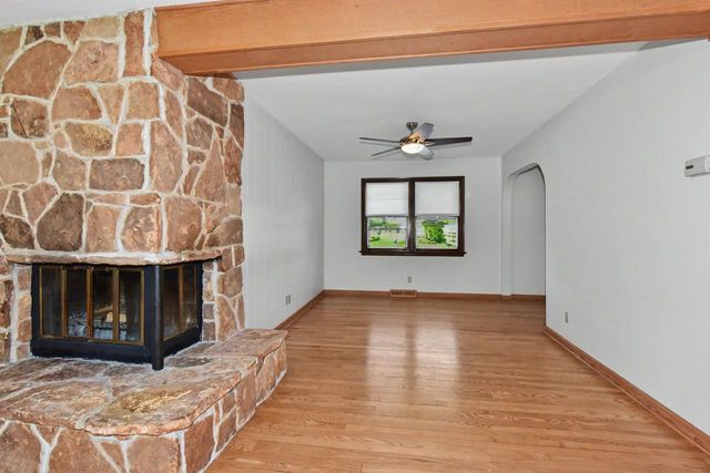3633 158th STREET, New Berlin, WI 53151