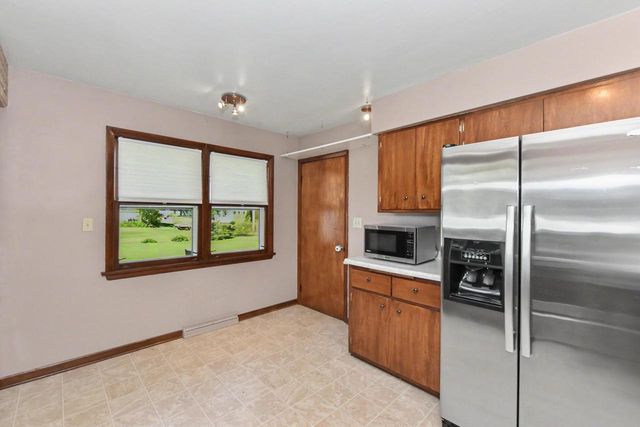 3633 158th STREET, New Berlin, WI 53151