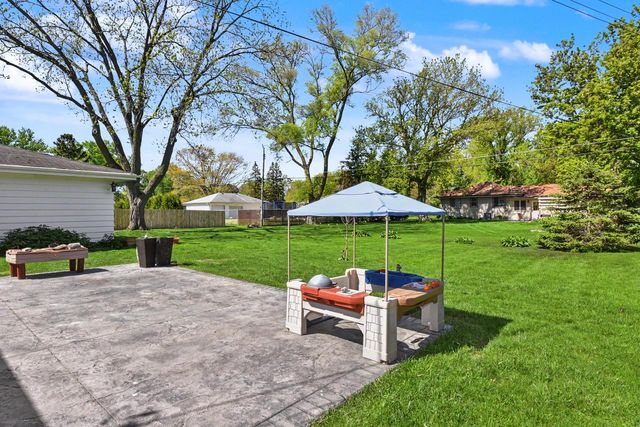 3633 158th STREET, New Berlin, WI 53151