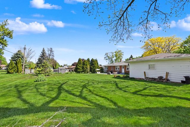 3633 158th STREET, New Berlin, WI 53151