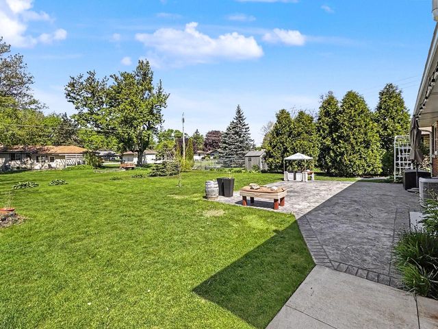 3633 158th STREET, New Berlin, WI 53151