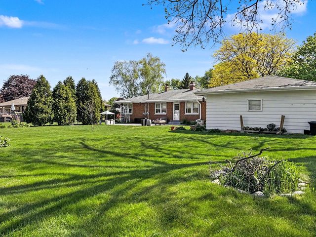 3633 158th STREET, New Berlin, WI 53151