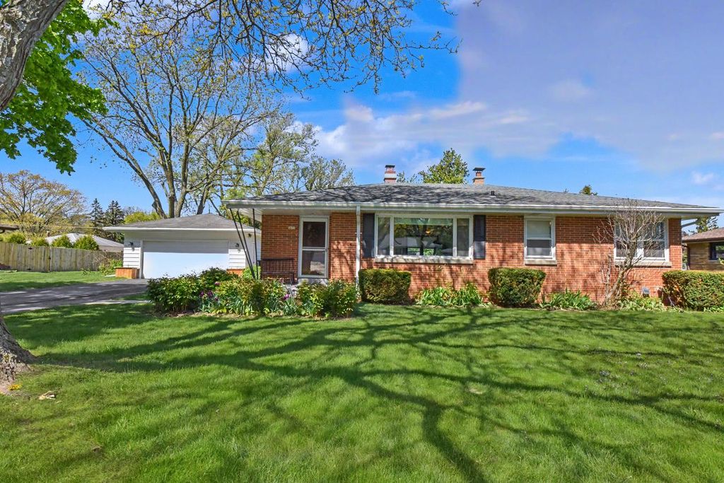 3633 158th STREET, New Berlin, WI 53151