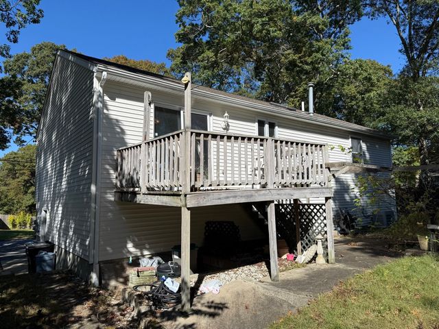 6 Golf Street, Dartmouth, MA 02747
