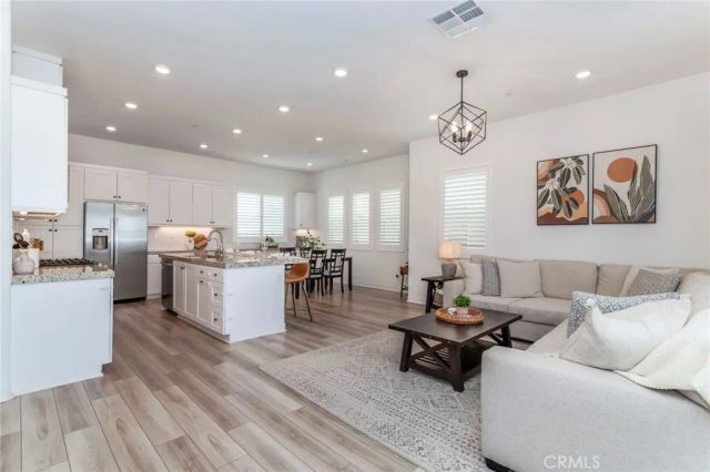 27562 Sparrow Court, Valencia, CA 91381