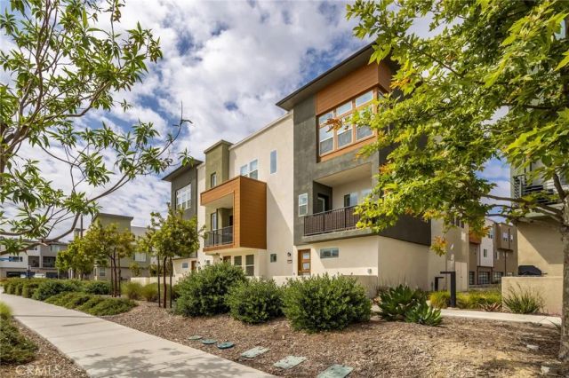 27562 Sparrow Court, Valencia, CA 91381