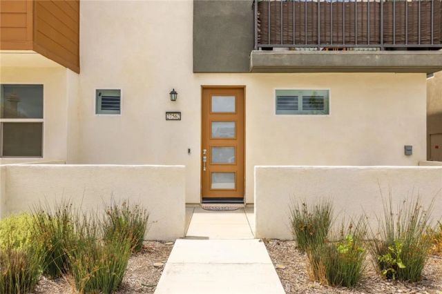 27562 Sparrow Court, Valencia, CA 91381