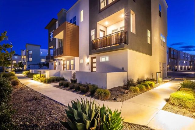 27562 Sparrow Court, Valencia, CA 91381