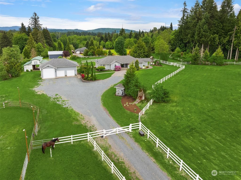 Image 1 of property listing at 909 169th Avenue SE, Snohomish, WA 98290