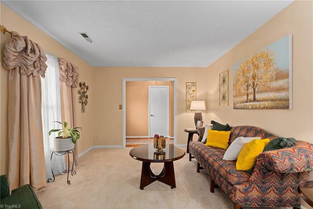 1609 Cedarlimb Court, Winston-salem, NC 27127