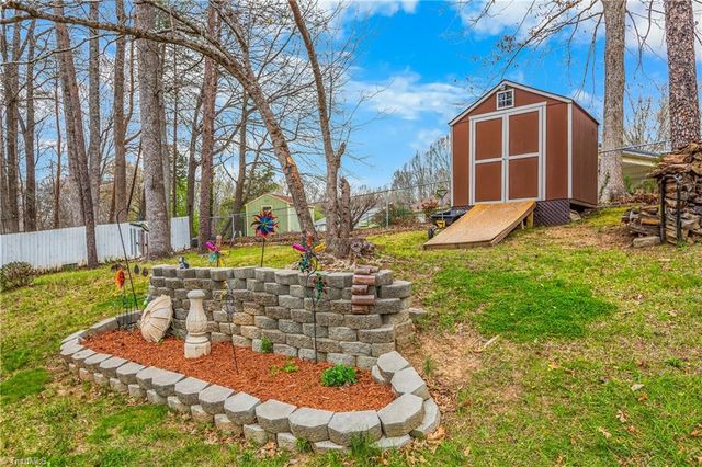 1609 Cedarlimb Court, Winston-salem, NC 27127