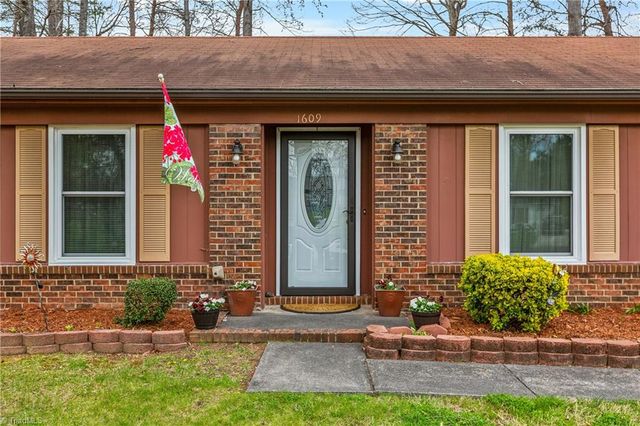 1609 Cedarlimb Court, Winston-salem, NC 27127