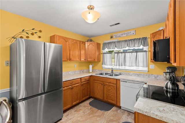 1609 Cedarlimb Court, Winston-salem, NC 27127