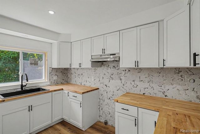 3217 W Cass Avenue, Flint, MI 48504