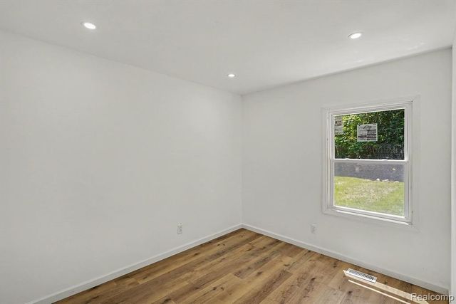 3217 W Cass Avenue, Flint, MI 48504