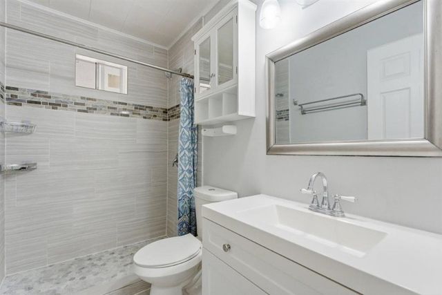 2132 Linda Dr, Westlake, LA 70669