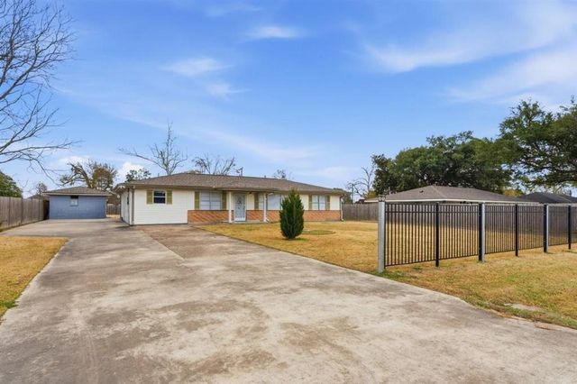 2132 Linda Dr, Westlake, LA 70669