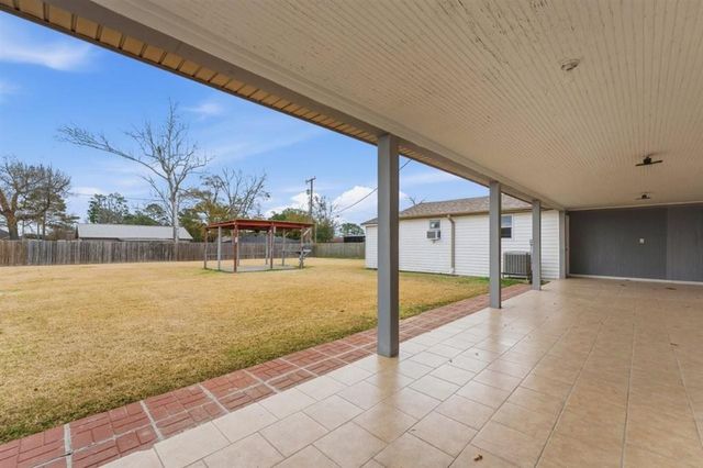 2132 Linda Dr, Westlake, LA 70669