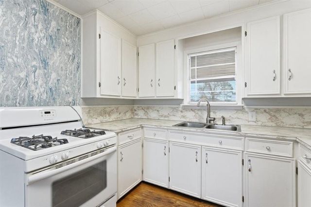 2132 Linda Dr, Westlake, LA 70669