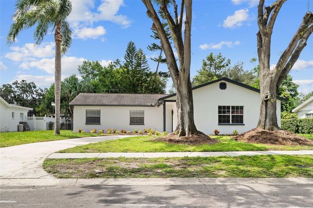 2512 LAKE ELLEN CIRCLE, Tampa, FL 33618
