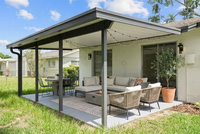 2512 LAKE ELLEN CIRCLE, Tampa, FL 33618