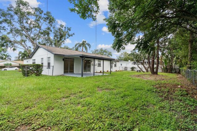 2512 LAKE ELLEN CIRCLE, Tampa, FL 33618