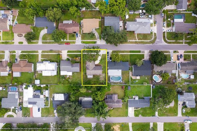 2512 LAKE ELLEN CIRCLE, Tampa, FL 33618