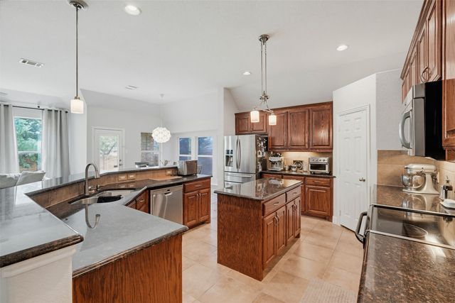 2504 Maple Stream Drive, Fort Worth, TX 76177
