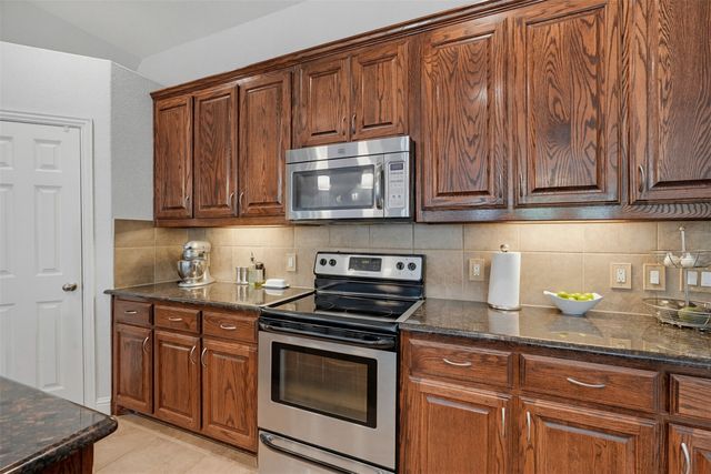 2504 Maple Stream Drive, Fort Worth, TX 76177