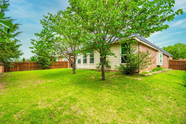2504 Maple Stream Drive, Fort Worth, TX 76177