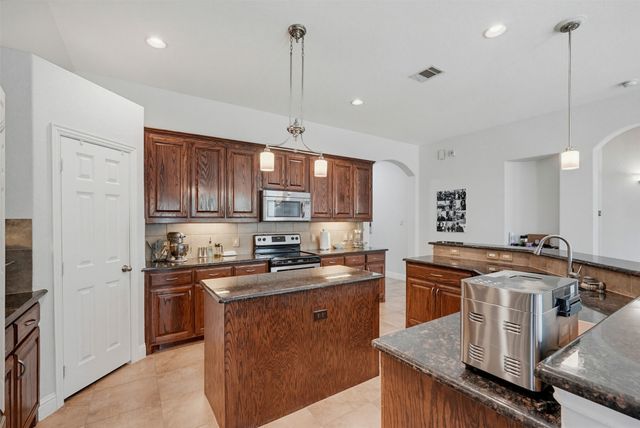 2504 Maple Stream Drive, Fort Worth, TX 76177