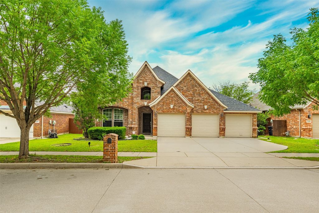 2504 Maple Stream Drive, Fort Worth, TX 76177