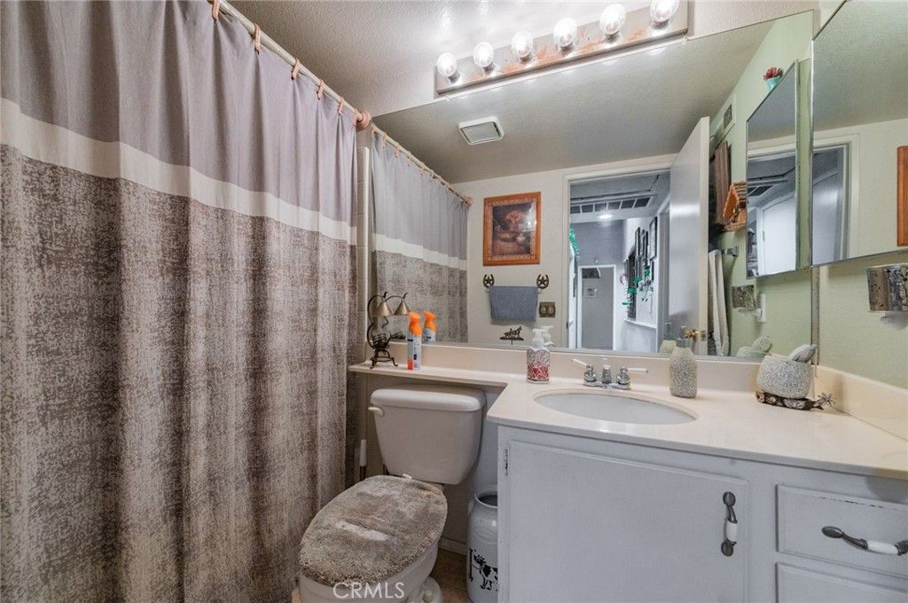Image 11 of property listing at 2074 Alfalfadale Road, Perris, CA 92571