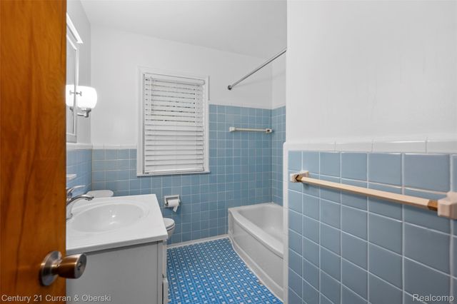 2420 N Connecticut Avenue, Royal Oak, MI 48073