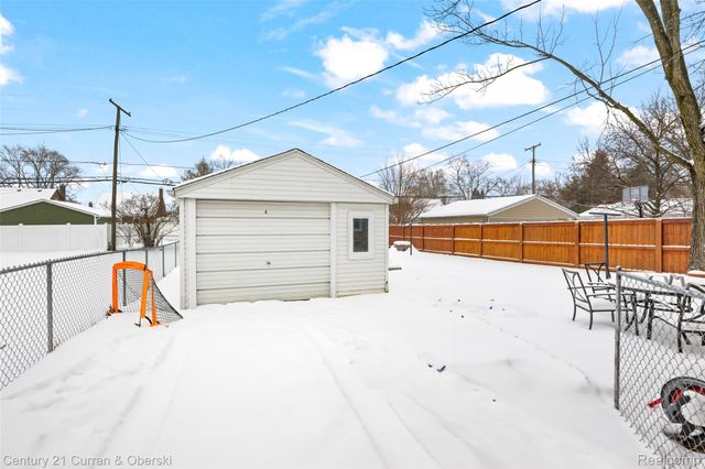 2420 N Connecticut Avenue, Royal Oak, MI 48073