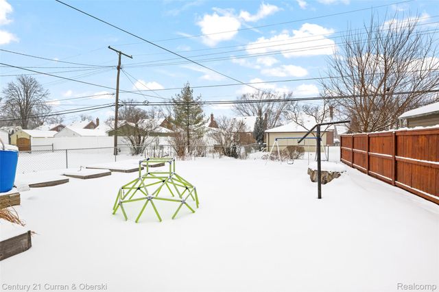 2420 N Connecticut Avenue, Royal Oak, MI 48073