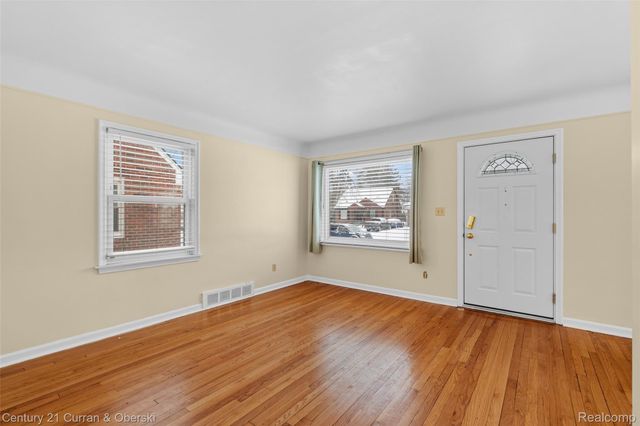 2420 N Connecticut Avenue, Royal Oak, MI 48073