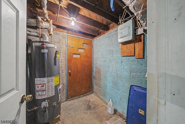84 Roosevelt Ave, Butler Boro, NJ 07405