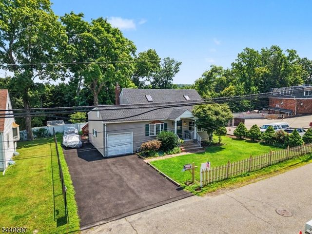 84 Roosevelt Ave, Butler Boro, NJ 07405