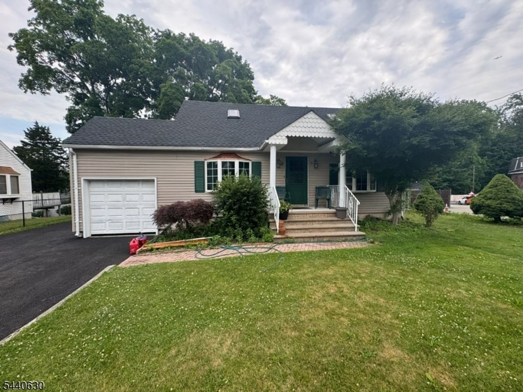 84 Roosevelt Ave, Butler Boro, NJ 07405