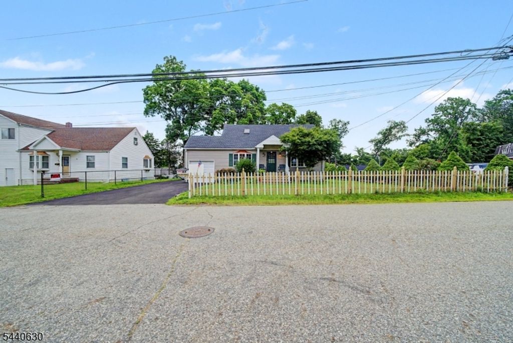 84 Roosevelt Ave, Butler Boro, NJ 07405 — photo 4