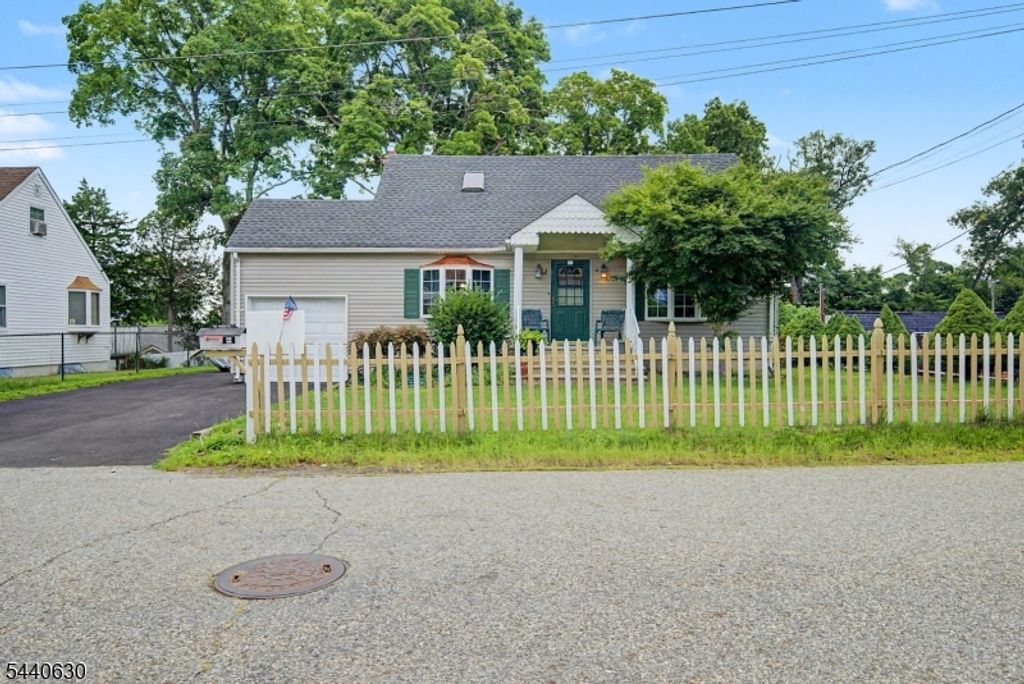 84 Roosevelt Ave, Butler Boro, NJ 07405 — photo 5