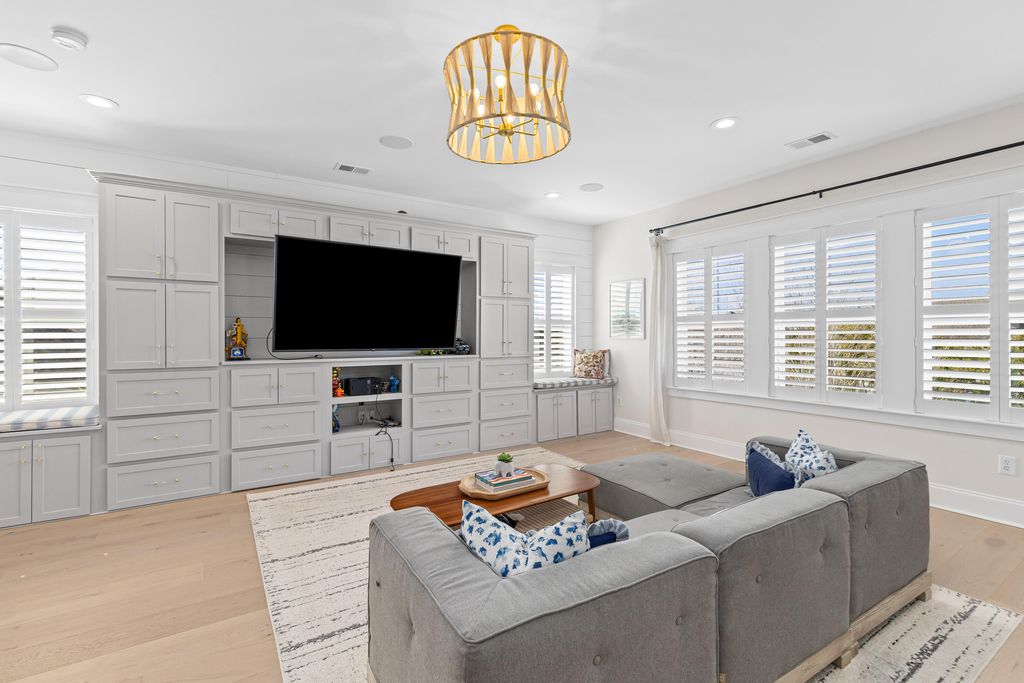 Image 31 of property listing at 2421 Louisville Street, Charleston, SC 29492