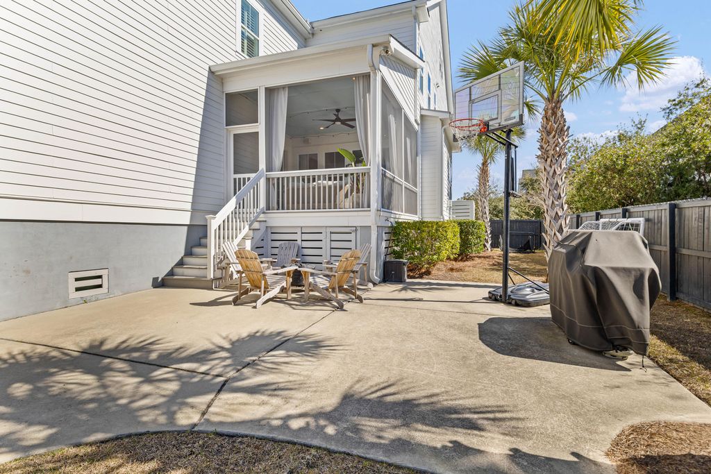 Image 41 of property listing at 2421 Louisville Street, Charleston, SC 29492