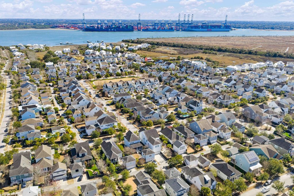 Image 43 of property listing at 2421 Louisville Street, Charleston, SC 29492